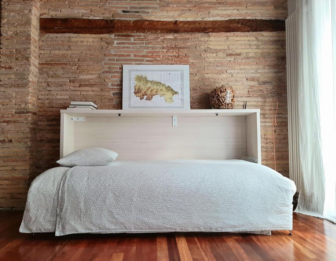 Ferienwohnung Lux Wood Loft With Air Con & Lift Logroño Exterior foto